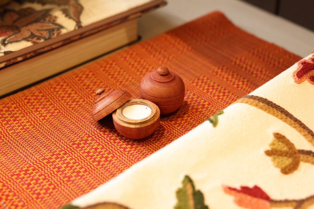 Paro Solid Sandalwood Fragrance